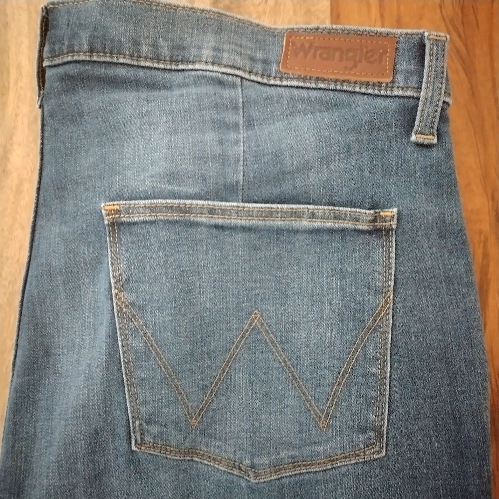 Ladies Jeans - Picture 3 of 5